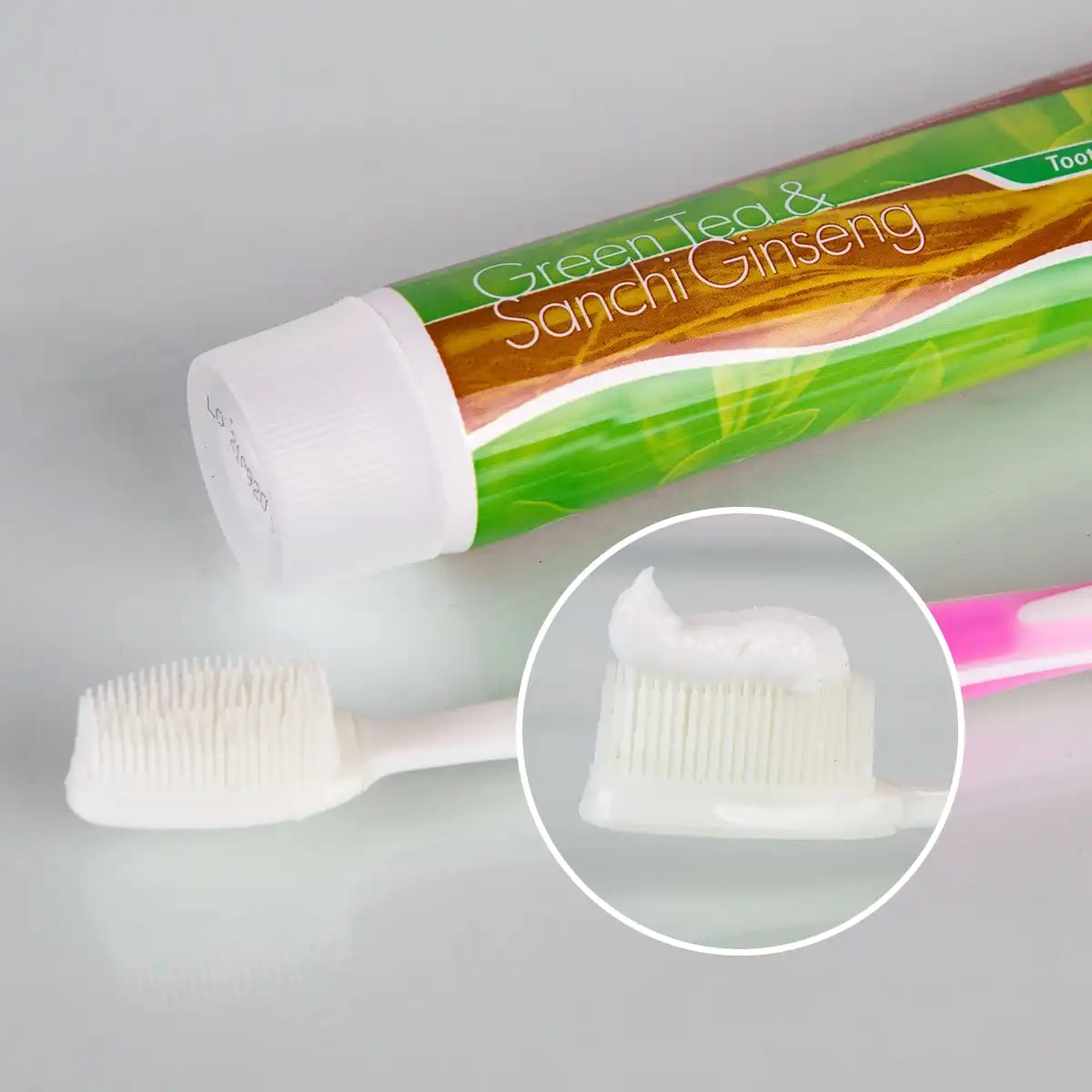 Periuță de dinți „ProDental” verde, 1 buc.